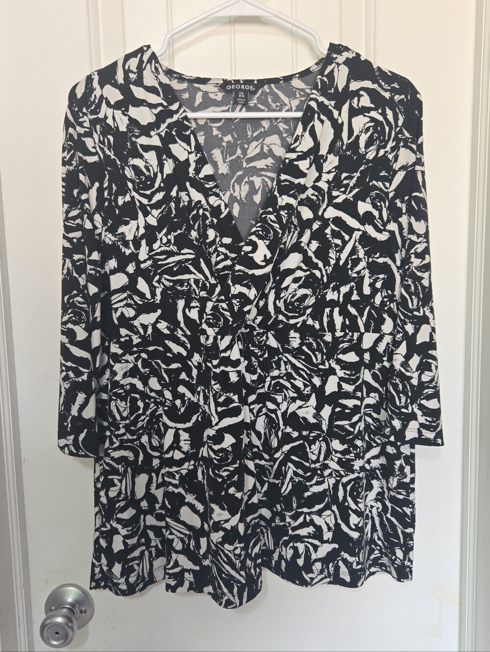 Black White Floral V-Neck Blouse Women's Large 12-14 3/4 Sleeve Stretch Top
